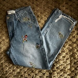 Chic Embroidered Light Blue Jeans